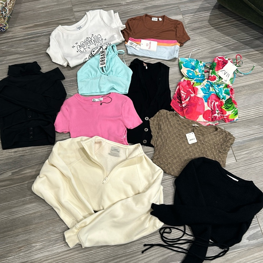 LOT 10 Tops - Picture 3 of 8